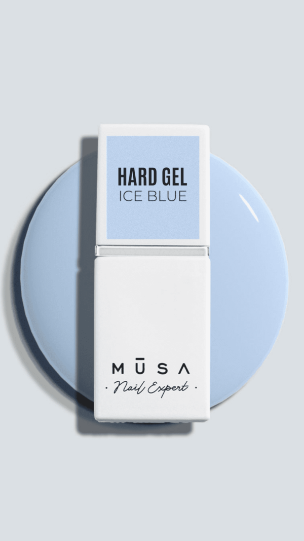 Photo de la hard gel bleu pastel de chez musa nails.