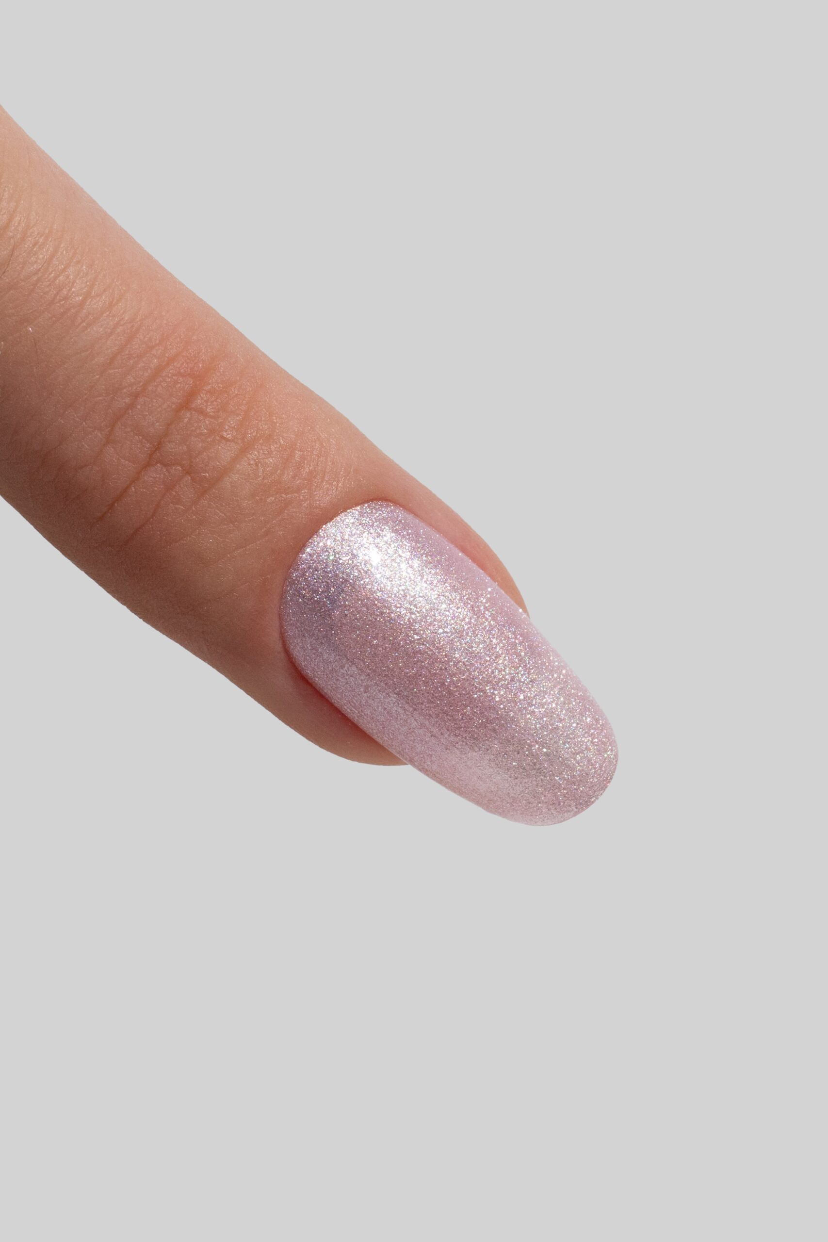 Photo d'un ongle avec le gel polish GP172 de la collection Romantika