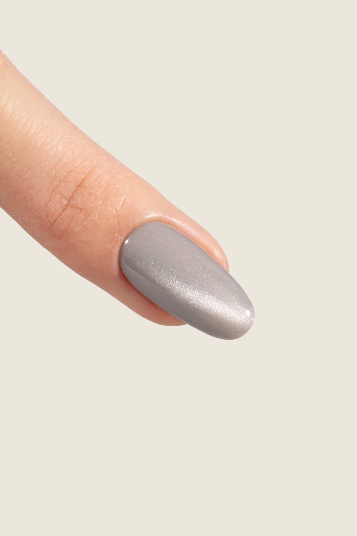 Photo d'un ongle avec le cat eye C001