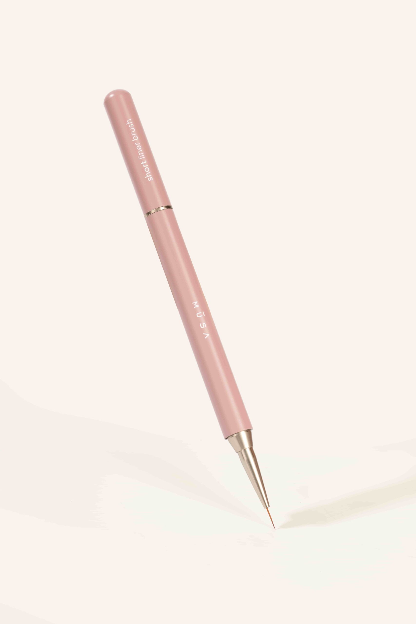 Photo du pinceau short liner brush 7 mm